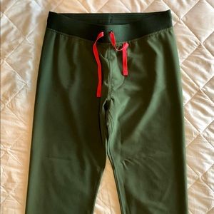 FIGS Livingston scrub pants Olive Medium *never worn*